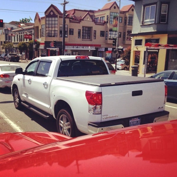 6/8/2014 tarihinde Kaizen F.ziyaretçi tarafından San Francisco Toyota'de çekilen fotoğraf