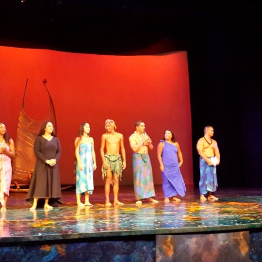Foto diambil di &#39;Ulalena at Maui Theatre oleh Colin C. pada 10/2/2013