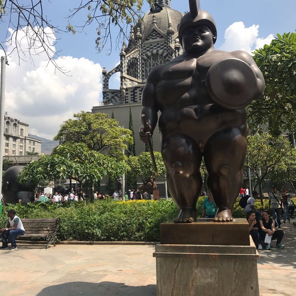 Foto diambil di Plaza Botero oleh Delfi S. pada 11/18/2019