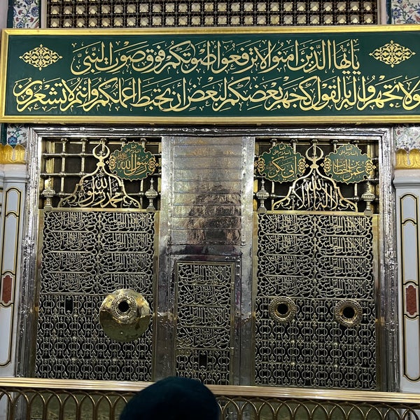 Photo taken at قبر الرسول صلى الله عليه وسلم Tomb of the Prophet (peace be upon him) by Rizal A. on 1/20/2024