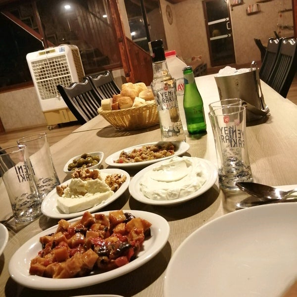 รูปภาพถ่ายที่ Meşelik Et &amp; Balık Restaurant โดย şükrü ö. เมื่อ 10/21/2020