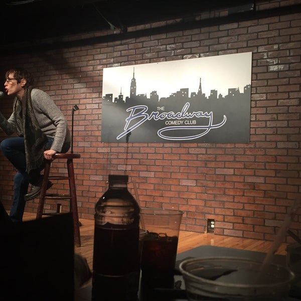 รูปภาพถ่ายที่ Broadway Comedy Club โดย Abdulrahman เมื่อ 1/1/2018
