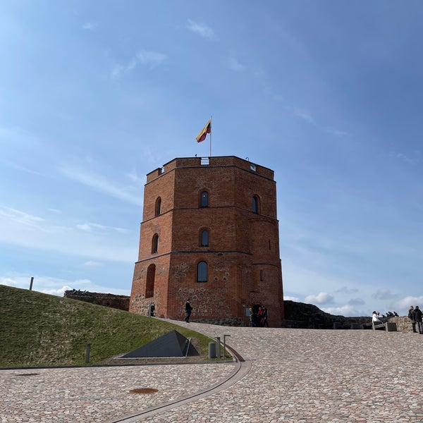 4/8/2023 tarihinde Natália C.ziyaretçi tarafından Gedimino Pilies Bokštas | Gediminas’ Tower of the Upper Castle'de çekilen fotoğraf