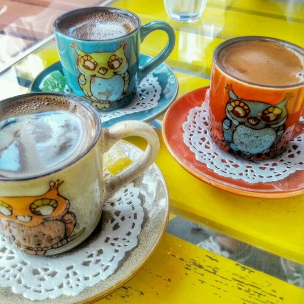 Das Foto wurde bei Bay-Kuş Cafe Kahvaltı von Smr S. am 7/29/2016 aufgenommen