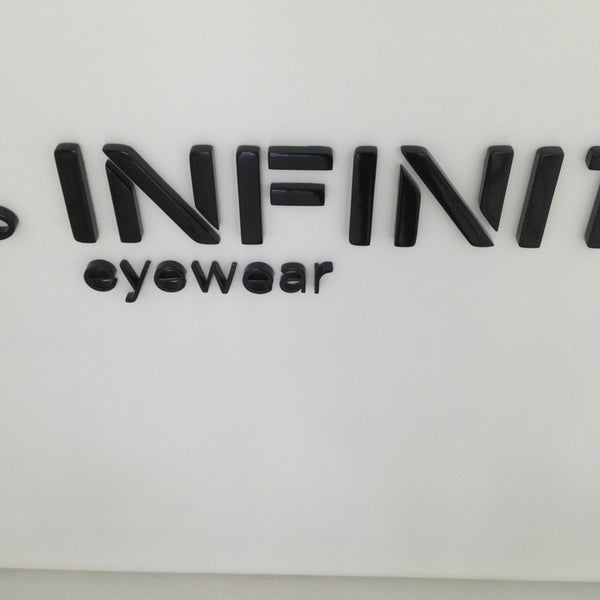 Foto tirada no(a) Infinit Eyewear por Gaby M. em 5/16/2013