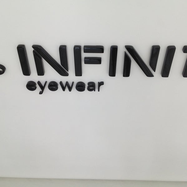 รูปภาพถ่ายที่ Infinit Eyewear โดย Gaby M. เมื่อ 5/2/2013