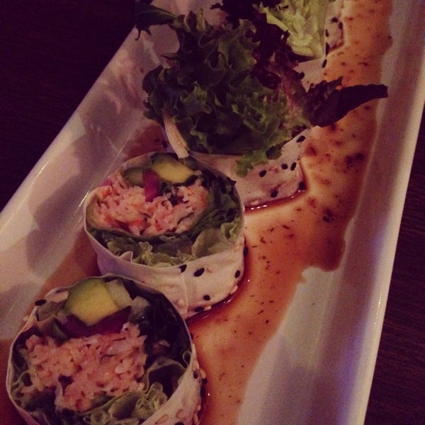 รูปภาพถ่ายที่ Ikura Sushi lounge โดย Orlany C. เมื่อ 5/10/2014