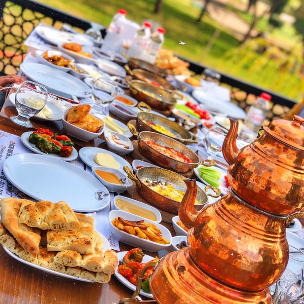 Das Foto wurde bei Kasr-ı Ala Restaurant von Gülşah ÖnceL am 11/28/2019 aufgenommen
