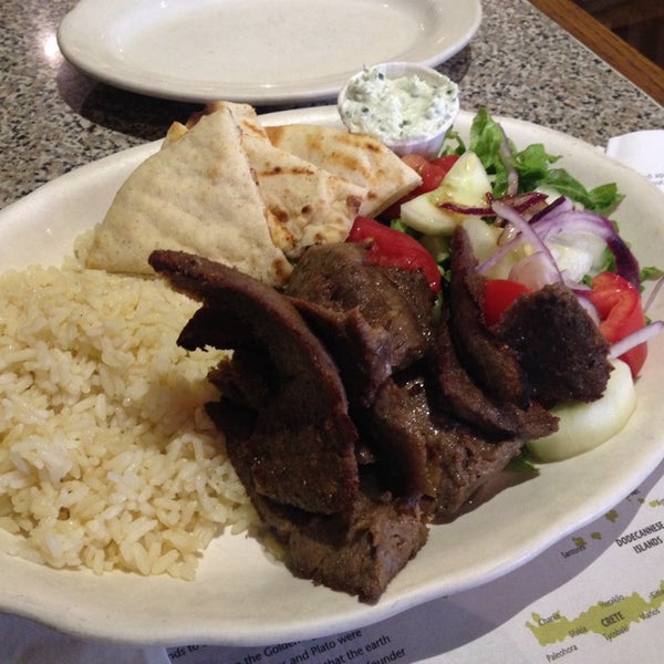 5/14/2014 tarihinde Esperanza O.ziyaretçi tarafından Uncle Nick&#39;s Greek Cuisine'de çekilen fotoğraf