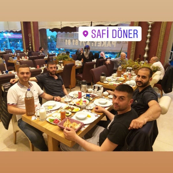 รูปภาพถ่ายที่ Saafi Döner โดย S เมื่อ 5/20/2019