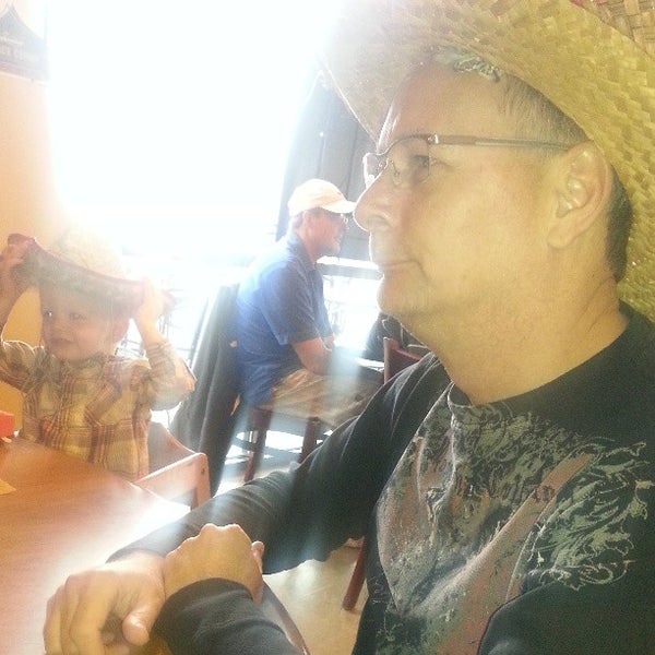 4/14/2013 tarihinde Debbie W.ziyaretçi tarafından Salsa Leedos Mexican Grill'de çekilen fotoğraf