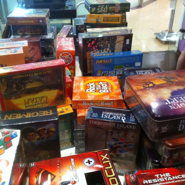 Boardgames Rejuvenate Arcade in Singapore River