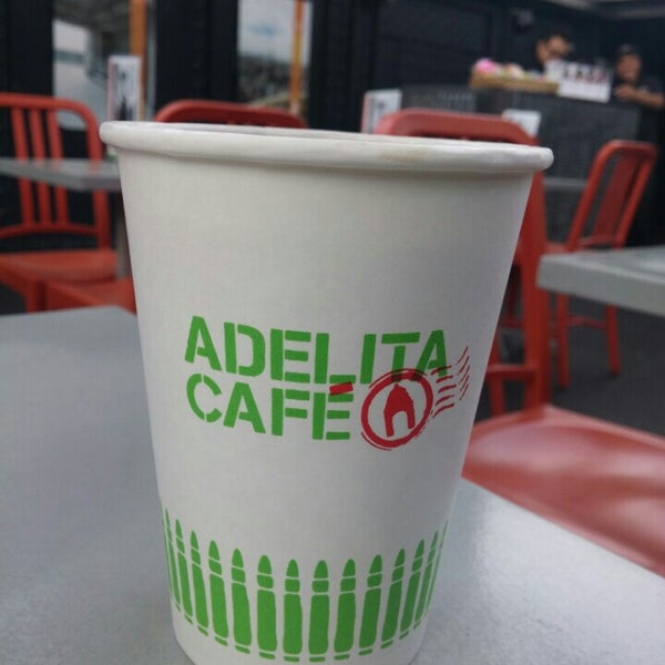 รูปภาพถ่ายที่ Adelita Café โดย Gab T. เมื่อ 4/29/2016
