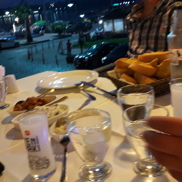 7/25/2017 tarihinde Fatih Y.ziyaretçi tarafından Ada Balık Restaurant'de çekilen fotoğraf