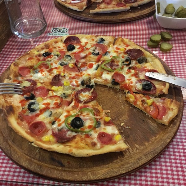 7/4/2017 tarihinde Can C.ziyaretçi tarafından Pizza Napoli'de çekilen fotoğraf