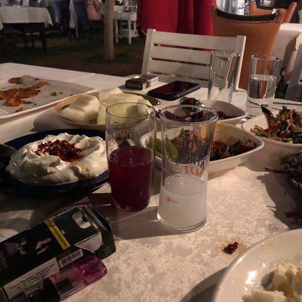 Das Foto wurde bei KoyuMavi Balık Restaurant von 🇹🇷Byy.okukcu🇹🇷 .. am 10/1/2022 aufgenommen