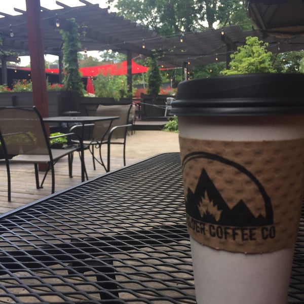 Foto diambil di Boulder Coffee Co Cafe and Lounge oleh Rachel M. pada 6/21/2017