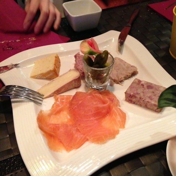 1/19/2013 tarihinde Yulia B.ziyaretçi tarafından Cube French Restaurant and Wine Bar'de çekilen fotoğraf