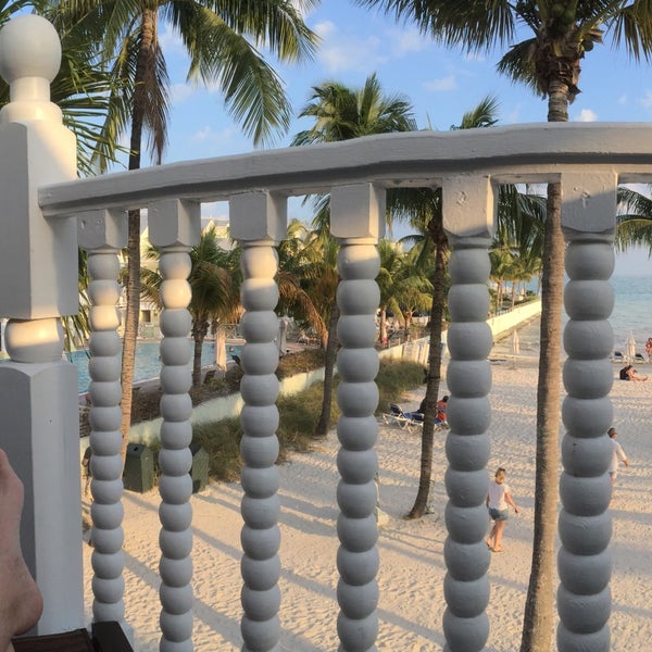 รูปภาพถ่ายที่ La Mer Hotel &amp; Dewey House Key West โดย Zhakespeare เมื่อ 2/17/2015