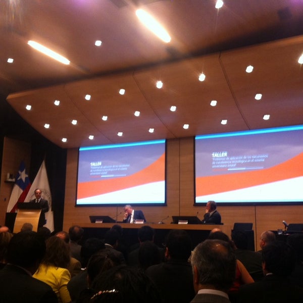 Photo taken at Contraloría General de la República de Chile by Alesita F. on 10/24/2014
