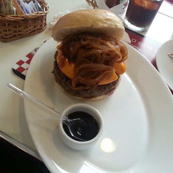 10/4/2013 tarihinde Ailton W.ziyaretçi tarafından Mama&#39;s Burger'de çekilen fotoğraf