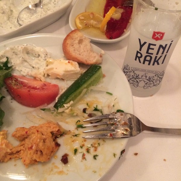 รูปภาพถ่ายที่ Şehbender 14 Restaurant โดย Selçuk Ç. เมื่อ 2/22/2014