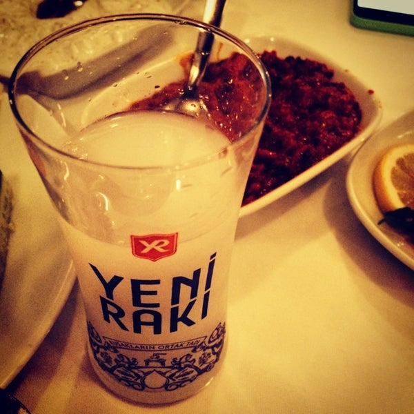 Das Foto wurde bei Şehbender 14 Restaurant von Selçuk Ç. am 4/26/2014 aufgenommen