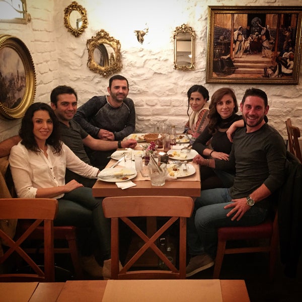 Foto diambil di Şehbender 14 Restaurant oleh Selçuk Ç. pada 11/21/2015