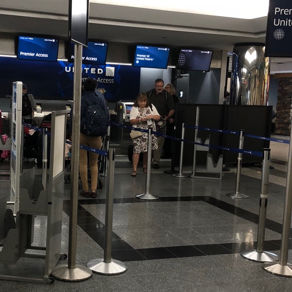 6/7/2018 tarihinde Paul H.ziyaretçi tarafından United Airlines Ticket Counter'de çekilen fotoğraf