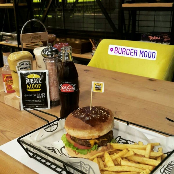 Photo taken at Burger Mood by Ender Çağlar Ö. on 11/20/2017