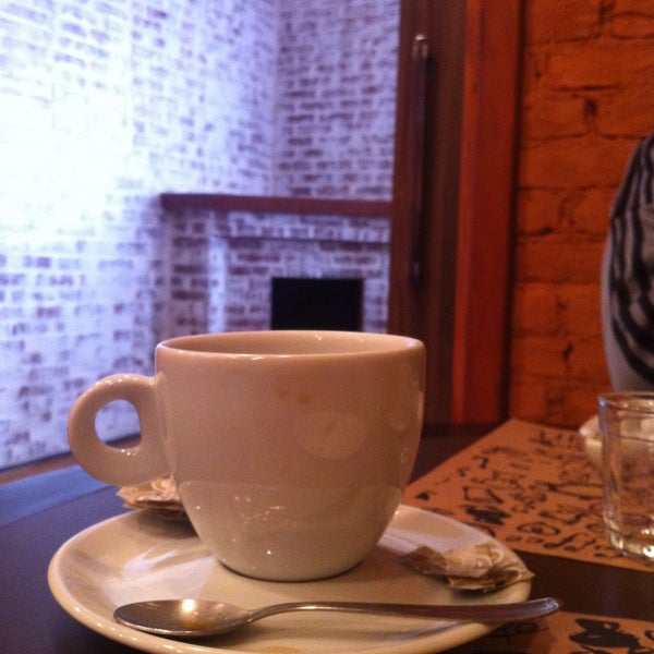 รูปภาพถ่ายที่ Sr. Café โดย Nicéas T. เมื่อ 5/11/2013