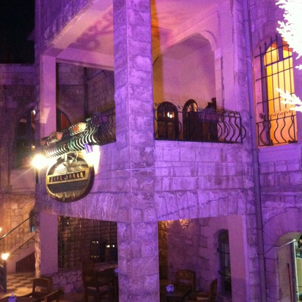 Foto tirada no(a) Sama Amman Cafe &amp; Restaurant por Majd M. em 8/21/2013