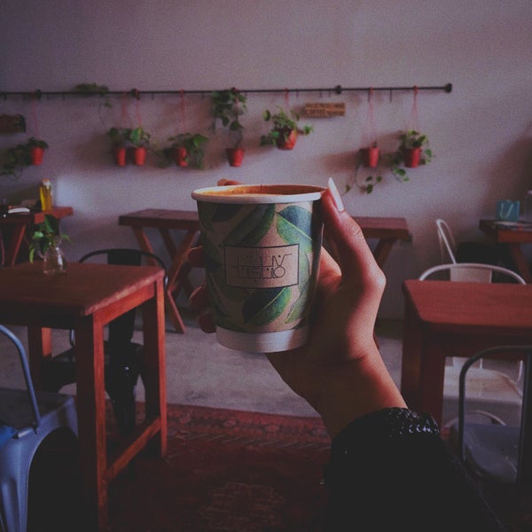 Foto tomada en Nabt Fenjan Specialty Coffee  por نبت فنجان للقهوة المختصّة el 2/2/2020