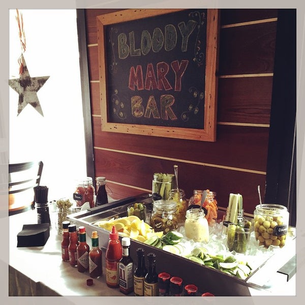 Sunday brunch is a must! Make your own Bloody Mary bar 😊