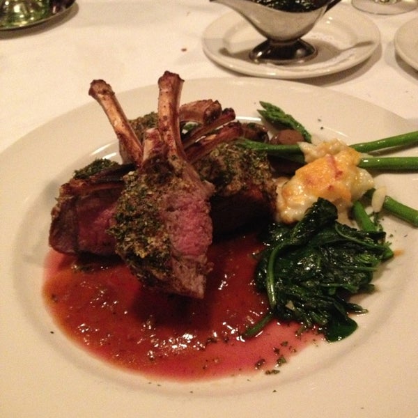 Foto scattata a III Forks Prime Steakhouse da Jonathon S. il 12/23/2012