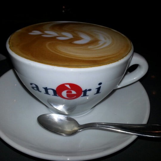 รูปภาพถ่ายที่ Robusta Espresso Bar โดย Addi R. เมื่อ 2/2/2013