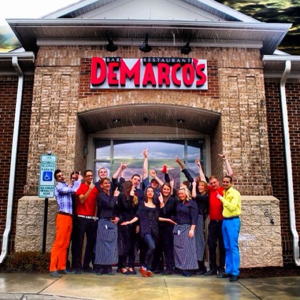 Foto diambil di DeMarco&#39;s Restaurant and Bar oleh Clay A. pada 2/25/2013
