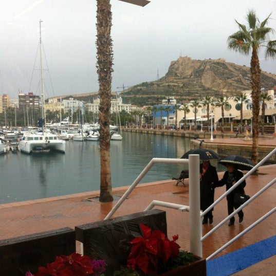 Foto tirada no(a) La Taberna Del Puerto Alicante por petitasue em 12/25/2013