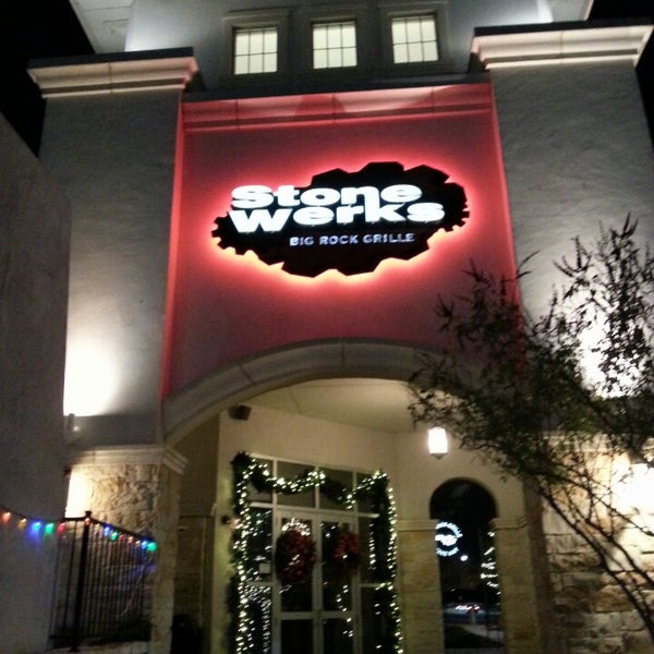 Foto diambil di Stone Werks Big Rock Grille oleh Jesus M. pada 12/12/2013