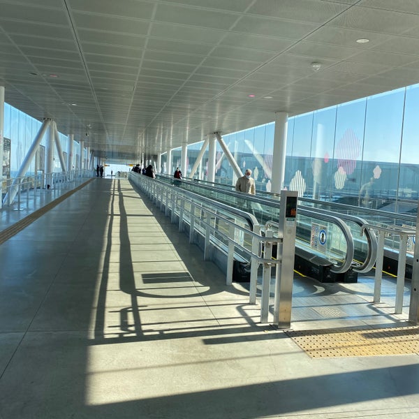 日立駅動く歩道 70 Visitors 日立駅動く歩道 70 Visitors