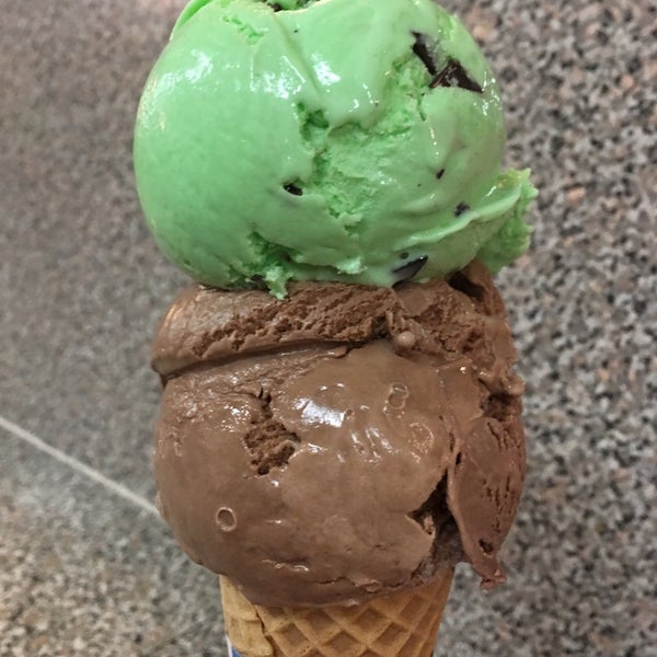 8/25/2018에 BD님이 Sugar Bowl Ice Cream Parlor Restaurant에서 찍은 사진