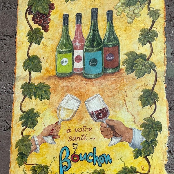 Foto tirada no(a) Bouchon French Bistro por BD em 6/29/2021