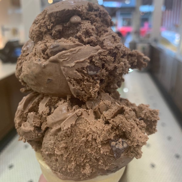 Photo taken at Kilwins Chocolate Fudge &amp; Ice Cream by BD on 5/3/2020