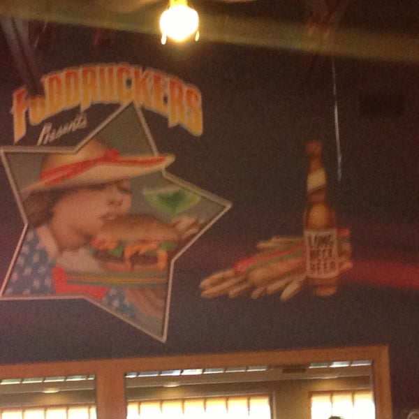 Photo taken at Fuddruckers by Kelly M. on 5/11/2013