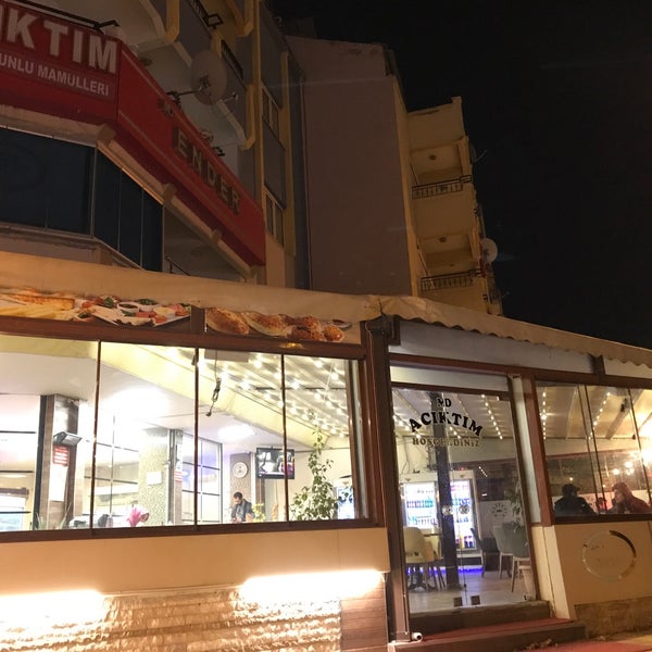 Photo prise au MD Acıktım Cafe par 🅰️`/7€|&lt;Ï/\/ C. le12/15/2017