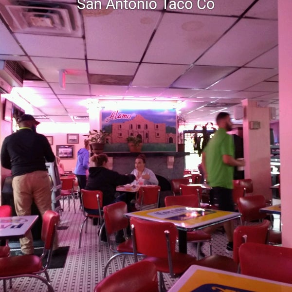 6/22/2017에 DeShawna S.님이 San Antonio Taco Co.에서 찍은 사진