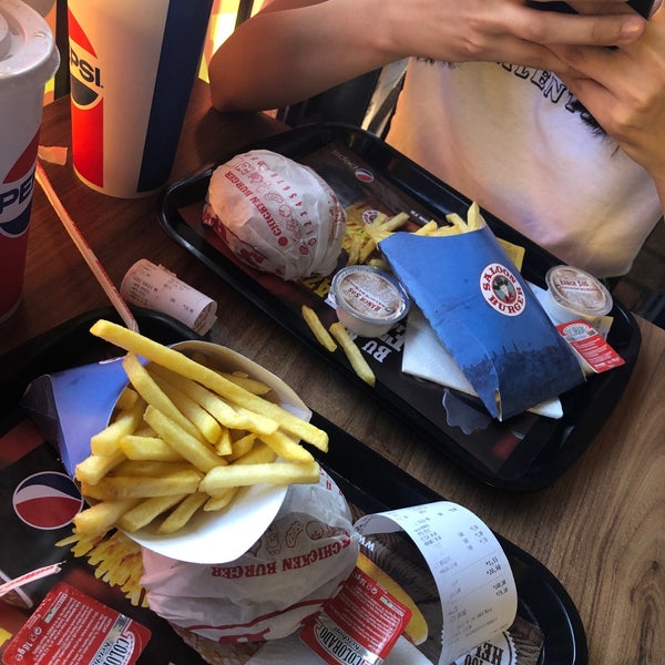 Foto tirada no(a) Saloon Burger por Nur K. em 7/1/2019