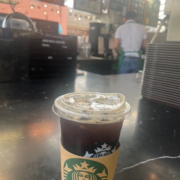 Foto diambil di Starbucks oleh ali pada 3/1/2022
