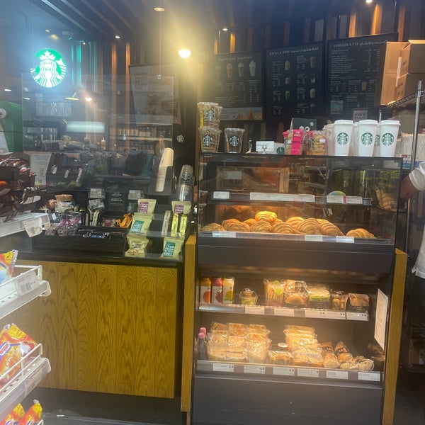 Foto tirada no(a) Starbucks (ستاربكس) por ali em 7/30/2021