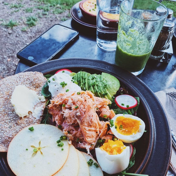 Американо кафе патриаршие. B&b киев кафе. Грейс кафе на патриарших. David b на патриарших прудах. Руставели 3б.